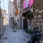 Dora -free Parking *