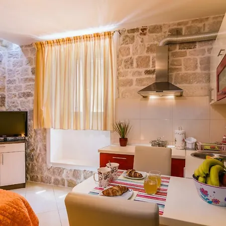 Apartamento Dora -free Parking Trogir