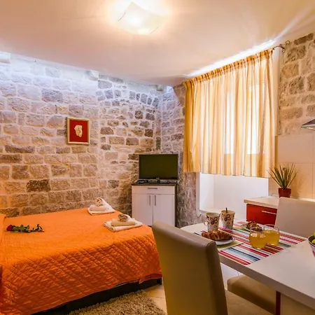 Dora -free Parking Trogir