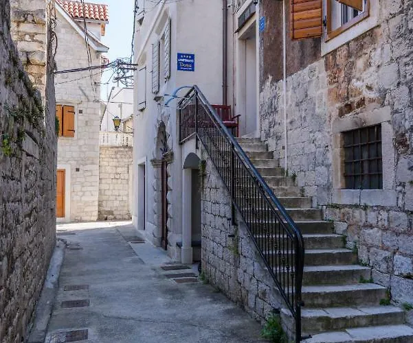Dora -free Parking * Trogir