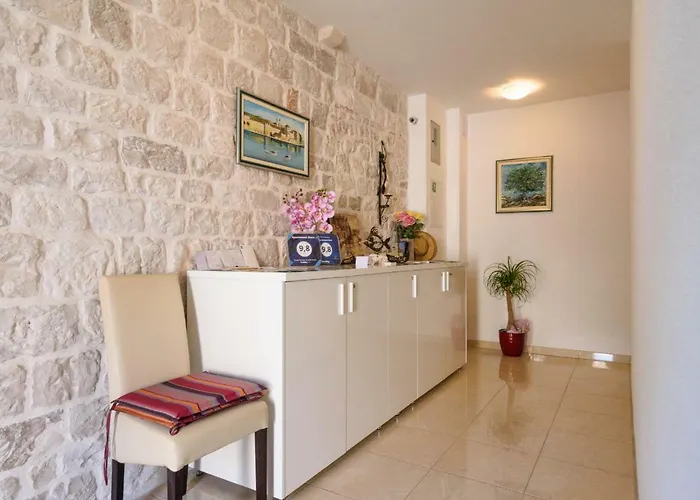 Dora -free Parking *