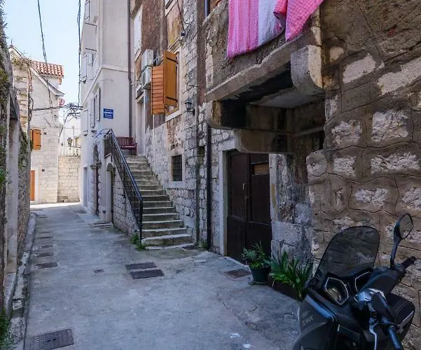 Dora -free Parking *