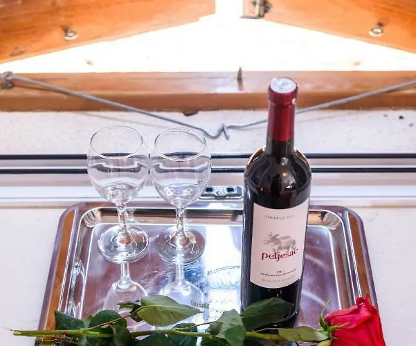 Dora -free Parking Apartment