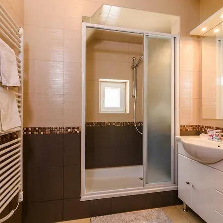 Dora -free Parking Traù