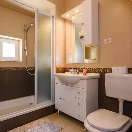 Dora -free Parking Traù