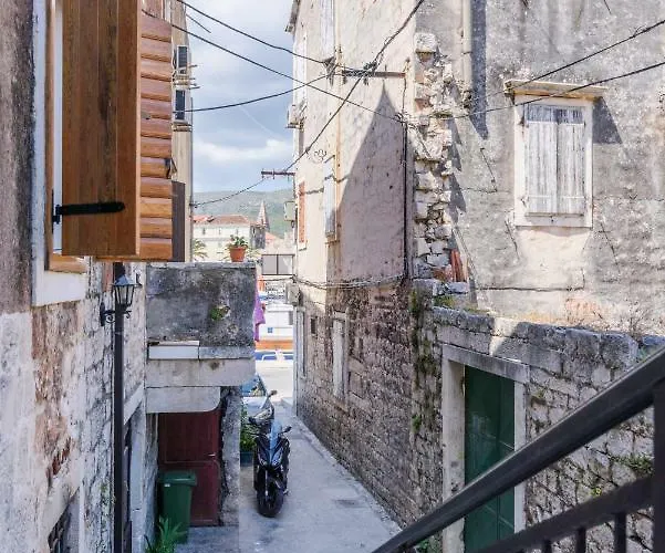 Dora -free Parking *